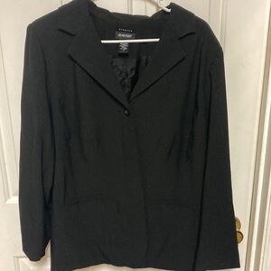Avenue Women's Black Blazer
